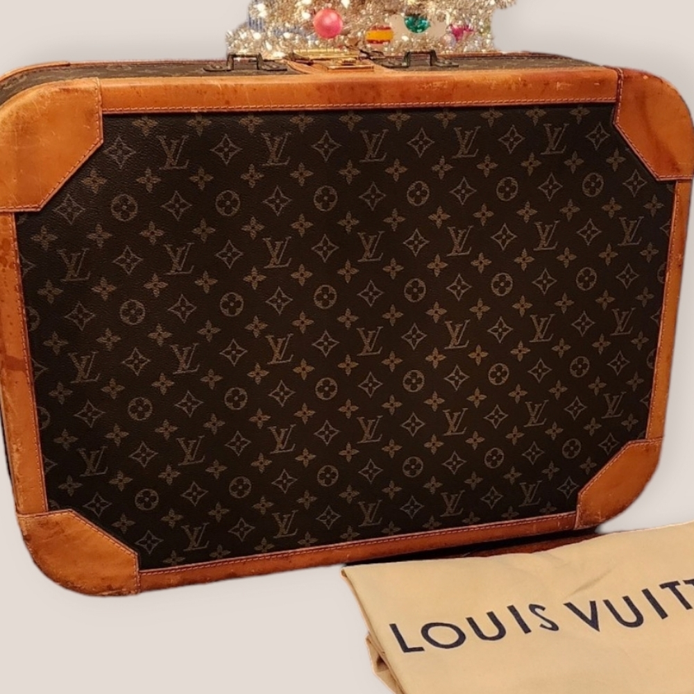 LOUIS VUITTON Vintage Suitcase Missing Handle. 1970s  ❤